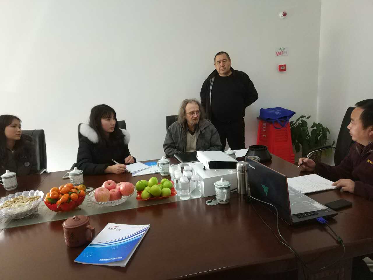 外國(guó)客戶(hù)重訪(fǎng)我司認(rèn)購(gòu)產(chǎn)品